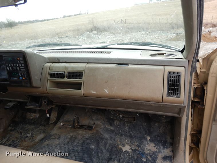 image for item DF5885 1990 Chevrolet C2500 flatbed pickup truck