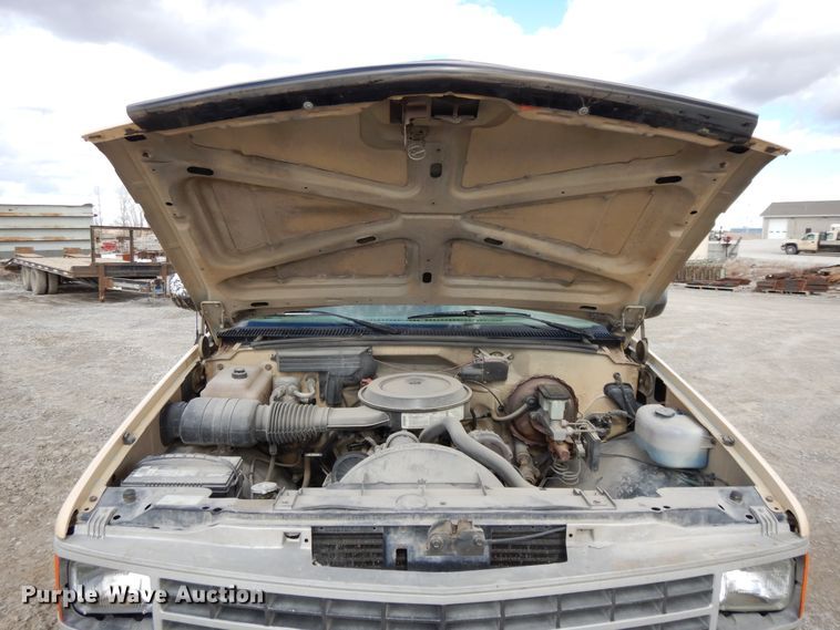 image for item DF5885 1990 Chevrolet C2500 flatbed pickup truck