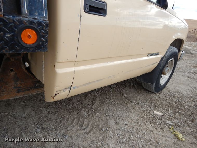 image for item DF5885 1990 Chevrolet C2500 flatbed pickup truck