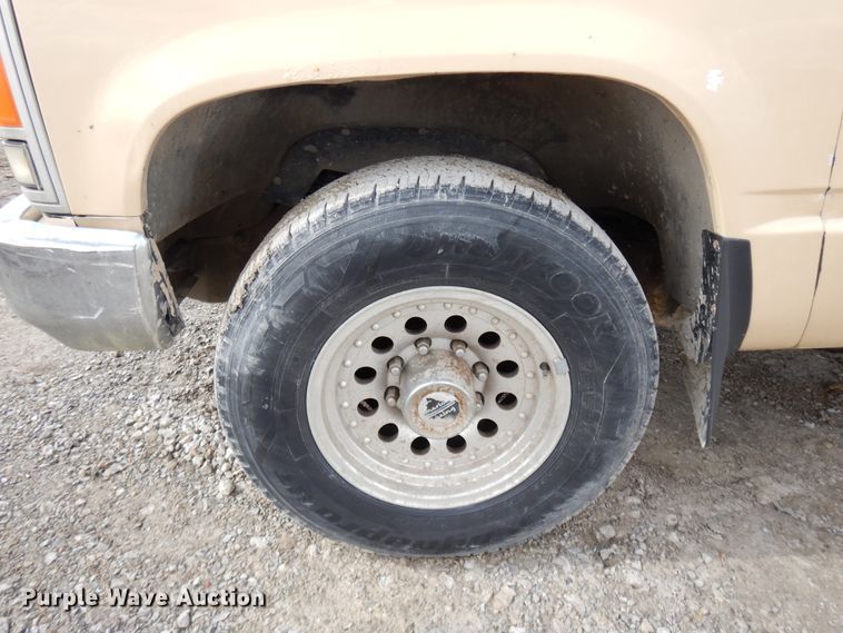 image for item DF5885 1990 Chevrolet C2500 flatbed pickup truck