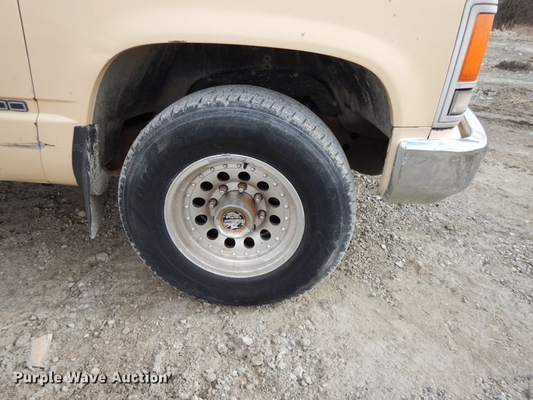 image for item DF5885 1990 Chevrolet C2500 flatbed pickup truck