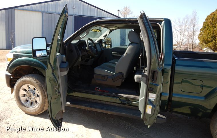 image for item DF5888 2011 Ford F250 Super Duty SuperCab pickup truck