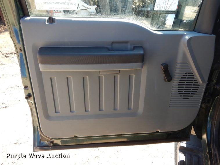 image for item DF5888 2011 Ford F250 Super Duty SuperCab pickup truck