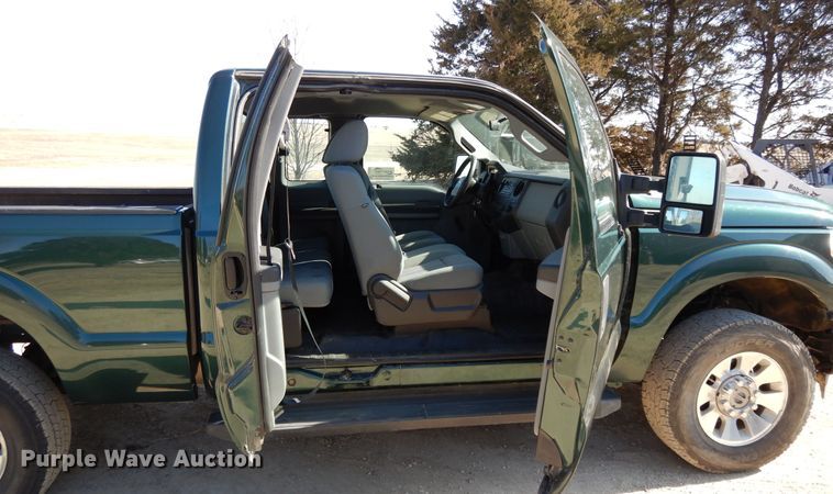 image for item DF5888 2011 Ford F250 Super Duty SuperCab pickup truck