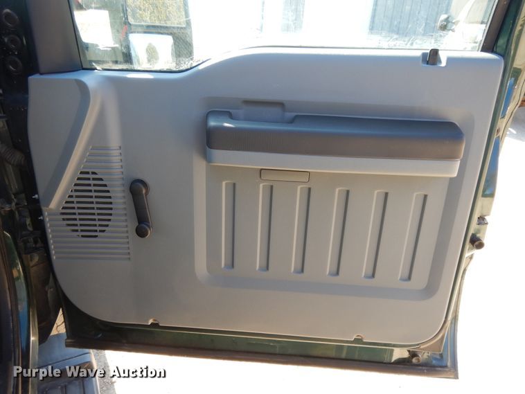 image for item DF5888 2011 Ford F250 Super Duty SuperCab pickup truck