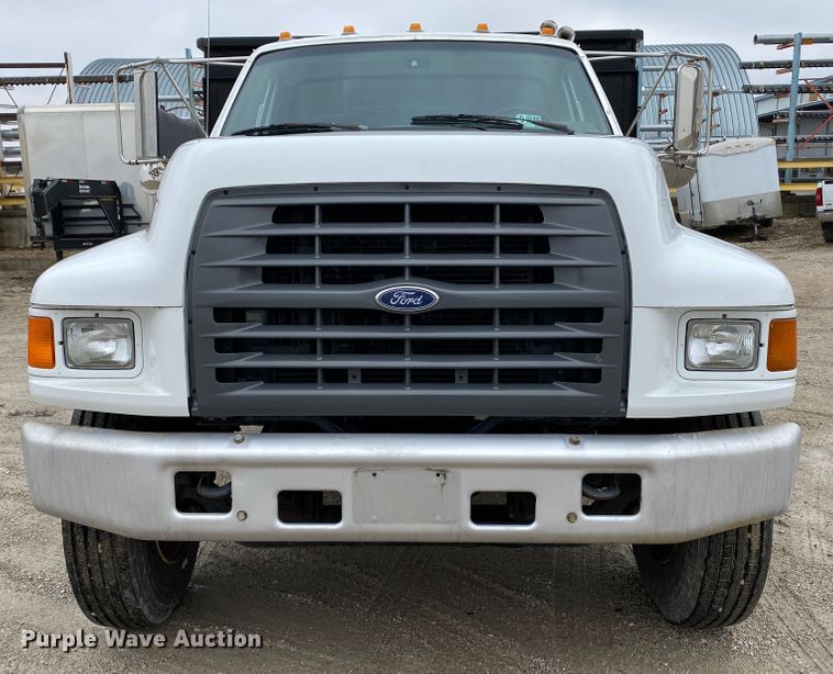 image for item DF6650 1999 Ford F800 flatbed truck