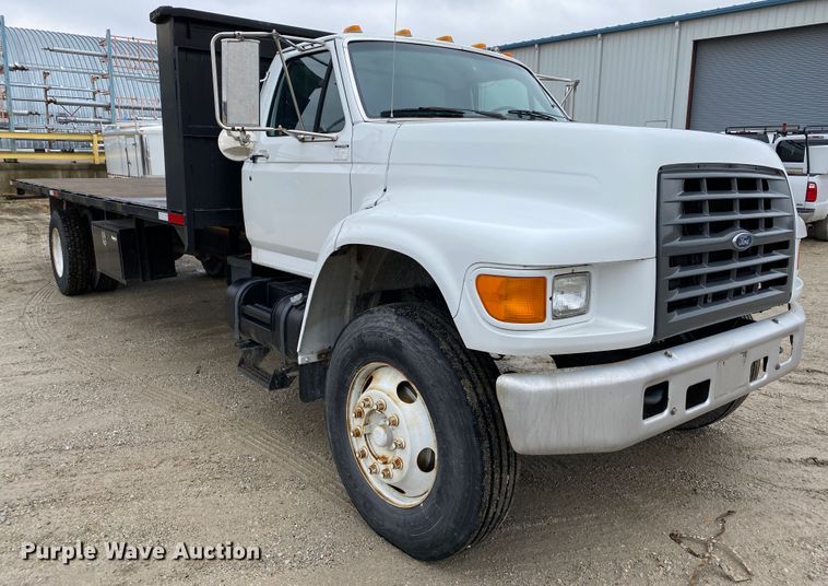 image for item DF6650 1999 Ford F800 flatbed truck