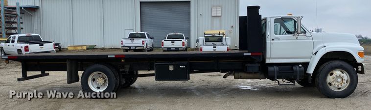 image for item DF6650 1999 Ford F800 flatbed truck