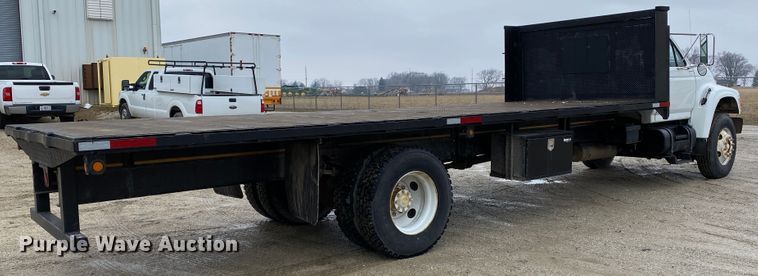 image for item DF6650 1999 Ford F800 flatbed truck