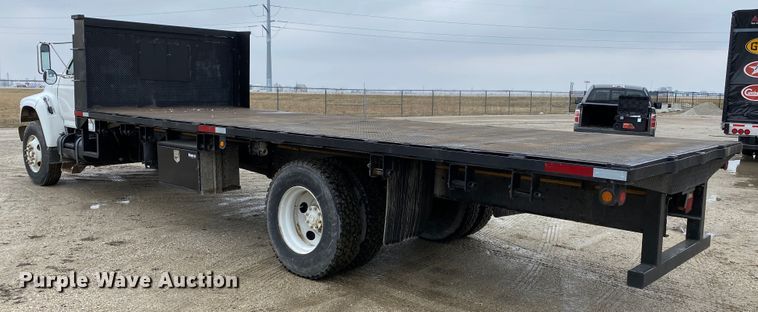 image for item DF6650 1999 Ford F800 flatbed truck