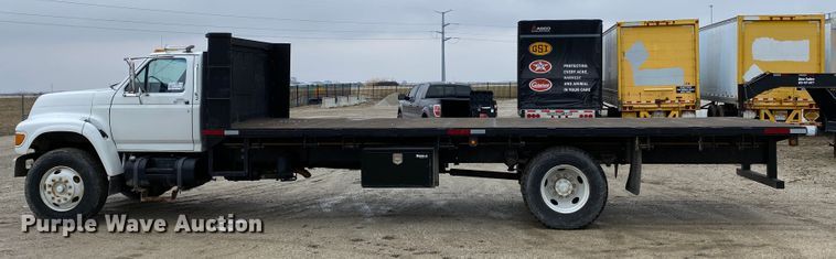 image for item DF6650 1999 Ford F800 flatbed truck