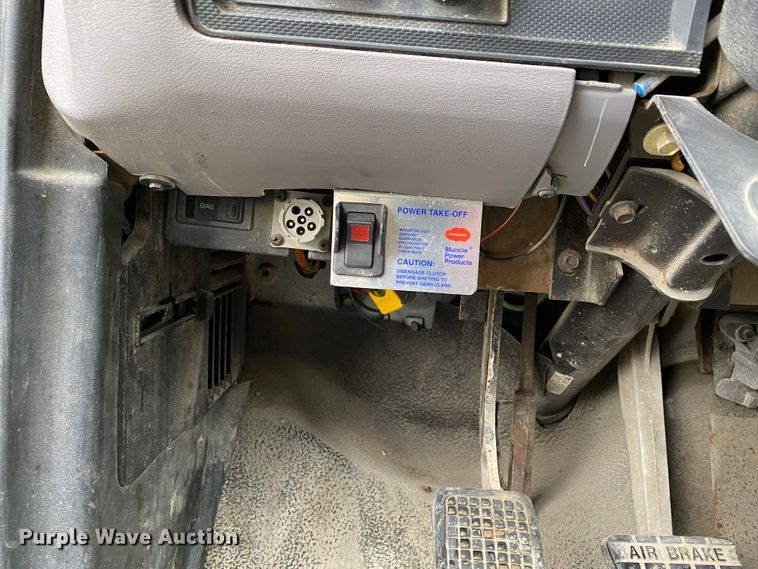 image for item DF6650 1999 Ford F800 flatbed truck