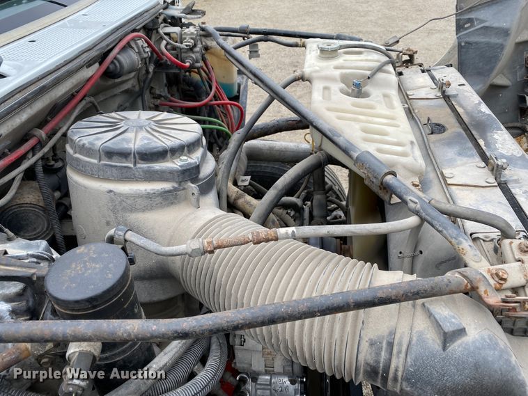 image for item DF6650 1999 Ford F800 flatbed truck