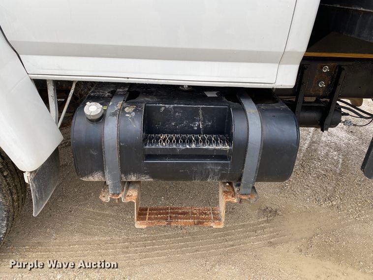 image for item DF6650 1999 Ford F800 flatbed truck