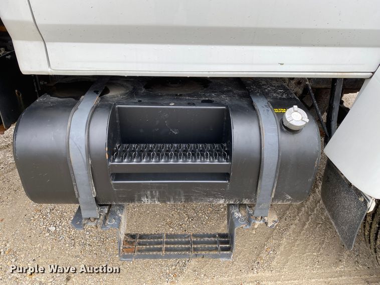 image for item DF6650 1999 Ford F800 flatbed truck