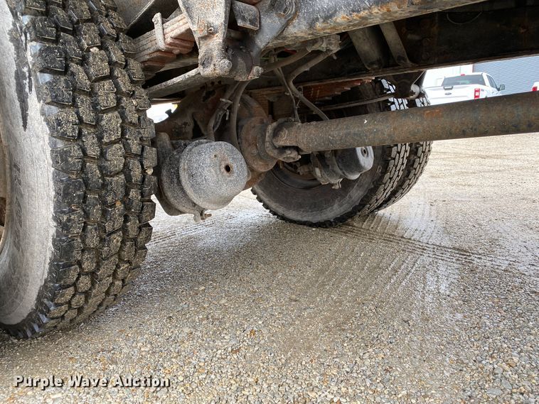 image for item DF6650 1999 Ford F800 flatbed truck