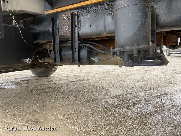 image for item DF6650 1999 Ford F800 flatbed truck