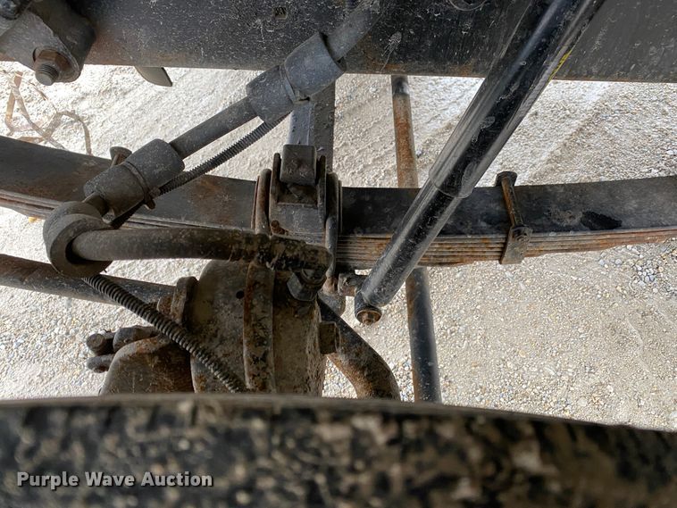 image for item DF6650 1999 Ford F800 flatbed truck