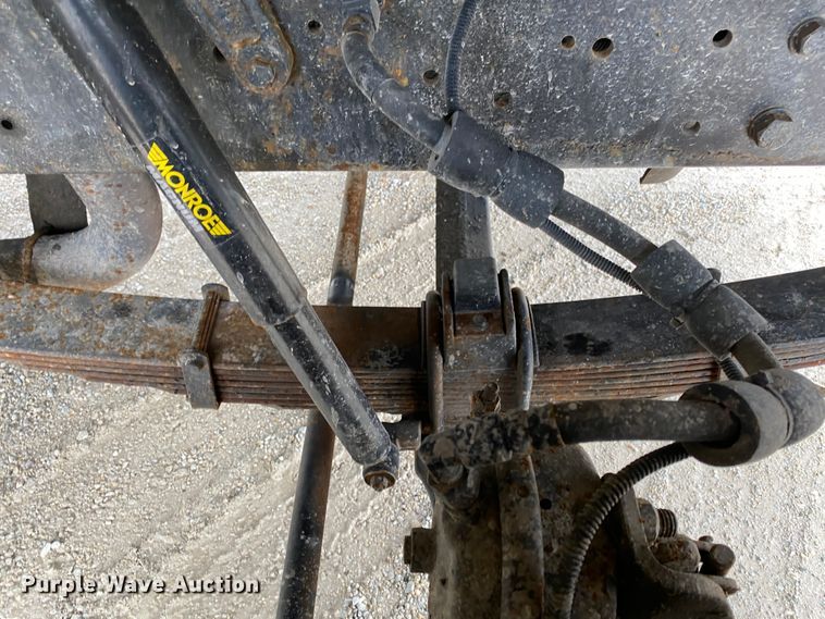 image for item DF6650 1999 Ford F800 flatbed truck