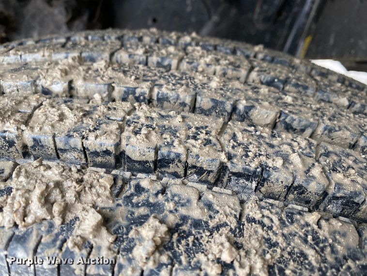 image for item DF6650 1999 Ford F800 flatbed truck