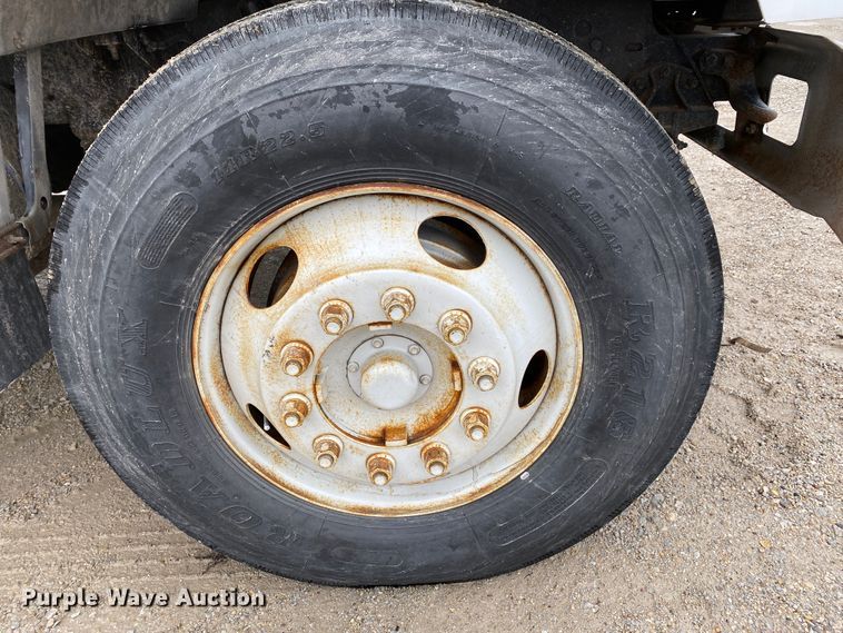 image for item DF6650 1999 Ford F800 flatbed truck