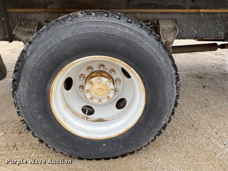 image for item DF6650 1999 Ford F800 flatbed truck