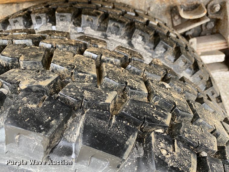 image for item DF6650 1999 Ford F800 flatbed truck