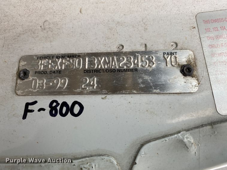 image for item DF6650 1999 Ford F800 flatbed truck