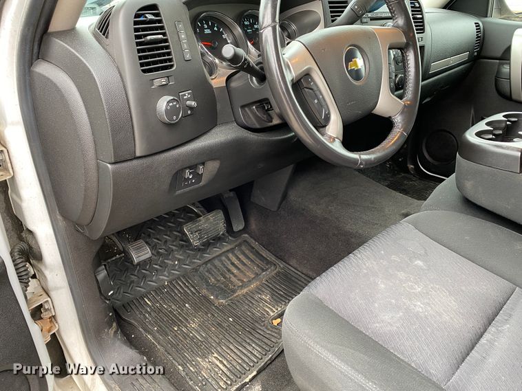 image for item DF6651 2011 Chevrolet Silverado 1500 Crew Cab pickup truck