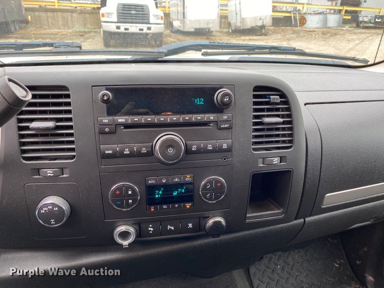 image for item DF6651 2011 Chevrolet Silverado 1500 Crew Cab pickup truck