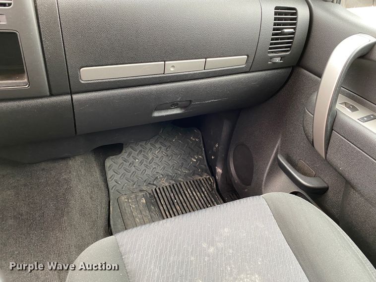 image for item DF6651 2011 Chevrolet Silverado 1500 Crew Cab pickup truck