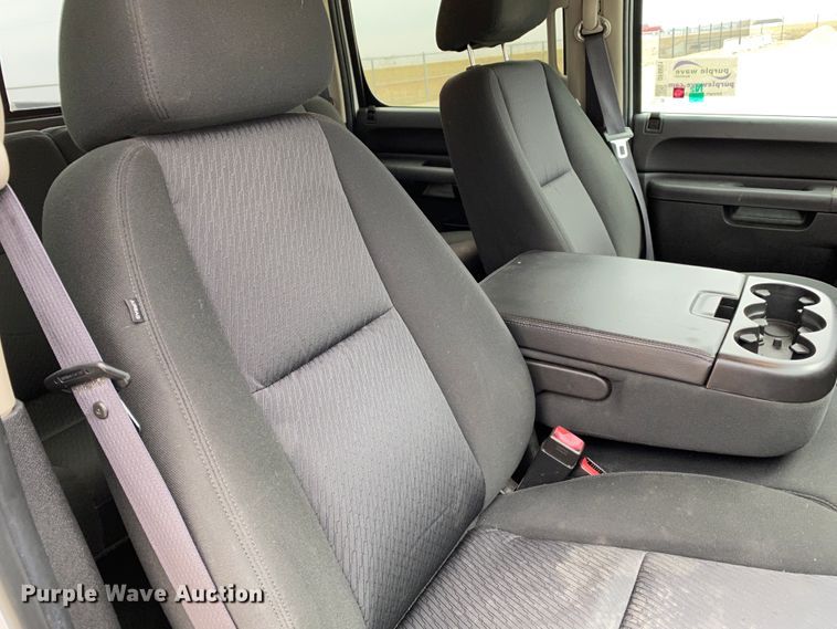 image for item DF6651 2011 Chevrolet Silverado 1500 Crew Cab pickup truck