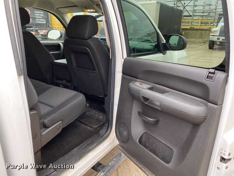 image for item DF6651 2011 Chevrolet Silverado 1500 Crew Cab pickup truck