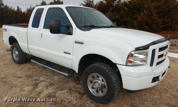 image for item DF7383 2005 Ford F250 Super Duty FX4 SuperCab pickup truck