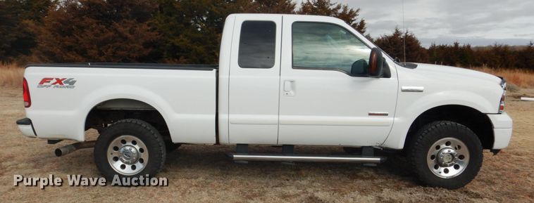 image for item DF7383 2005 Ford F250 Super Duty FX4 SuperCab pickup truck