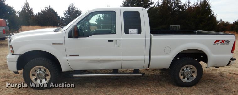 image for item DF7383 2005 Ford F250 Super Duty FX4 SuperCab pickup truck