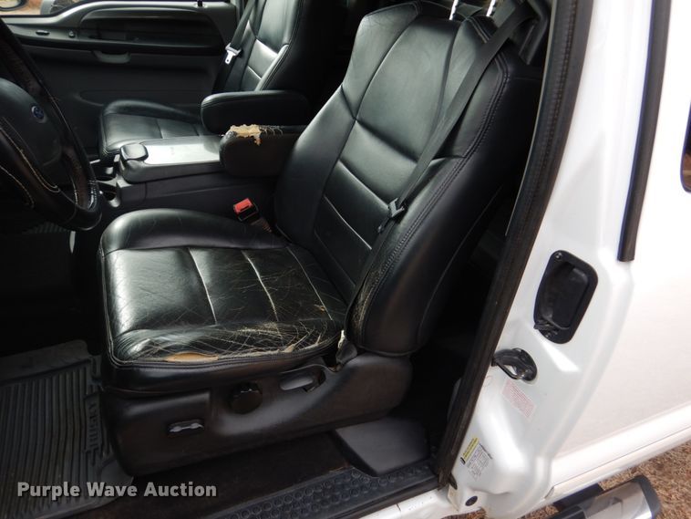 image for item DF7383 2005 Ford F250 Super Duty FX4 SuperCab pickup truck