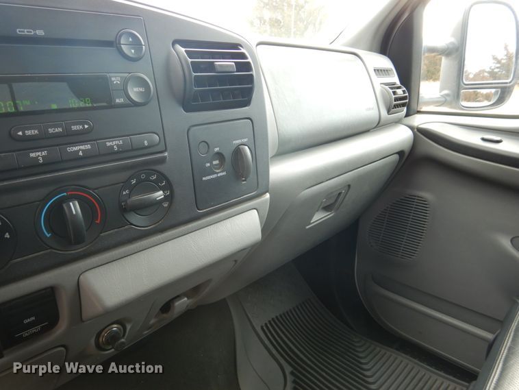 image for item DF7383 2005 Ford F250 Super Duty FX4 SuperCab pickup truck