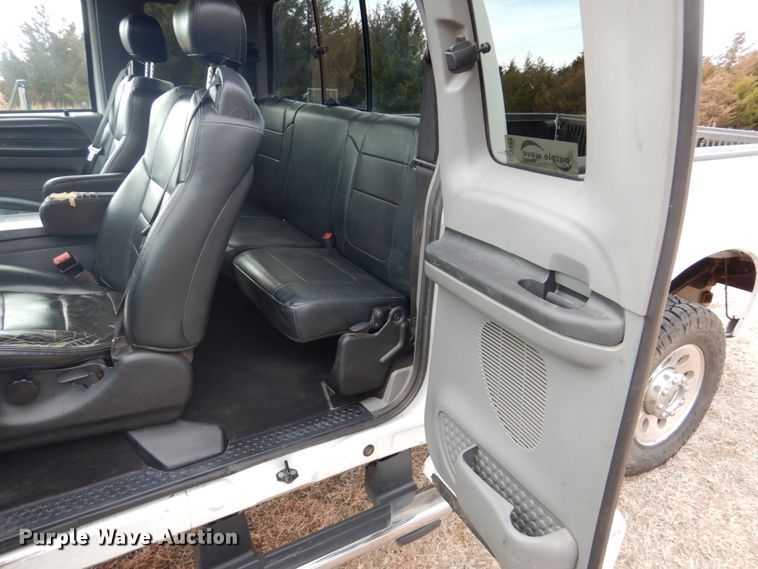 image for item DF7383 2005 Ford F250 Super Duty FX4 SuperCab pickup truck