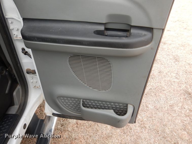 image for item DF7383 2005 Ford F250 Super Duty FX4 SuperCab pickup truck