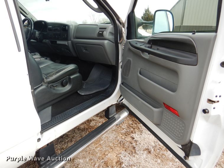 image for item DF7383 2005 Ford F250 Super Duty FX4 SuperCab pickup truck
