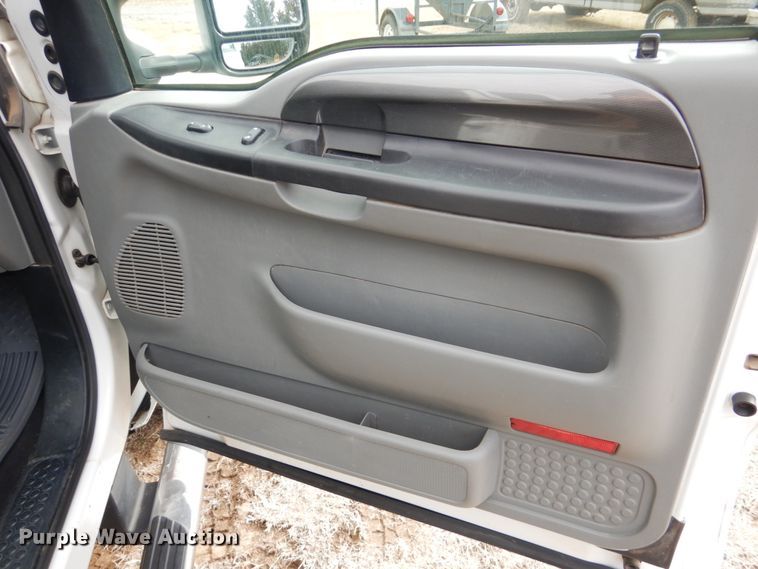 image for item DF7383 2005 Ford F250 Super Duty FX4 SuperCab pickup truck