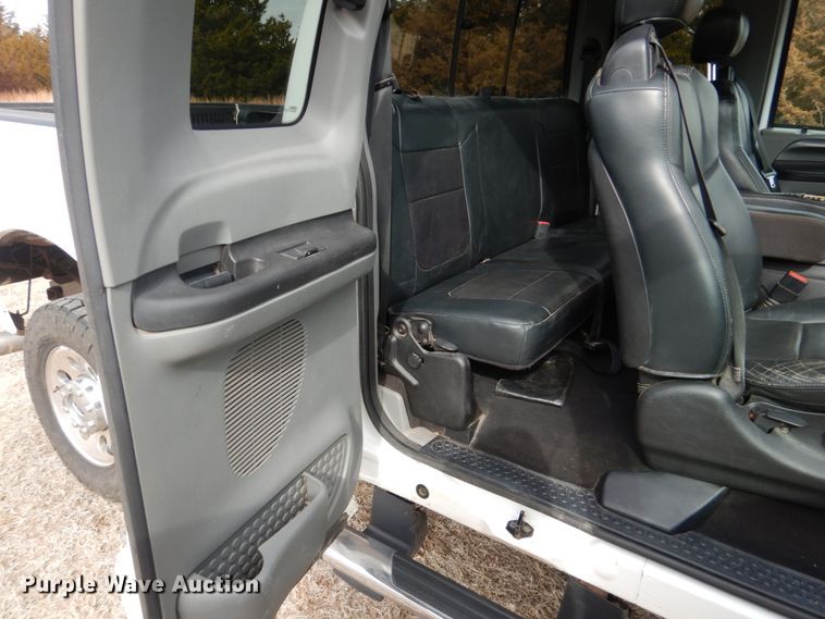 image for item DF7383 2005 Ford F250 Super Duty FX4 SuperCab pickup truck