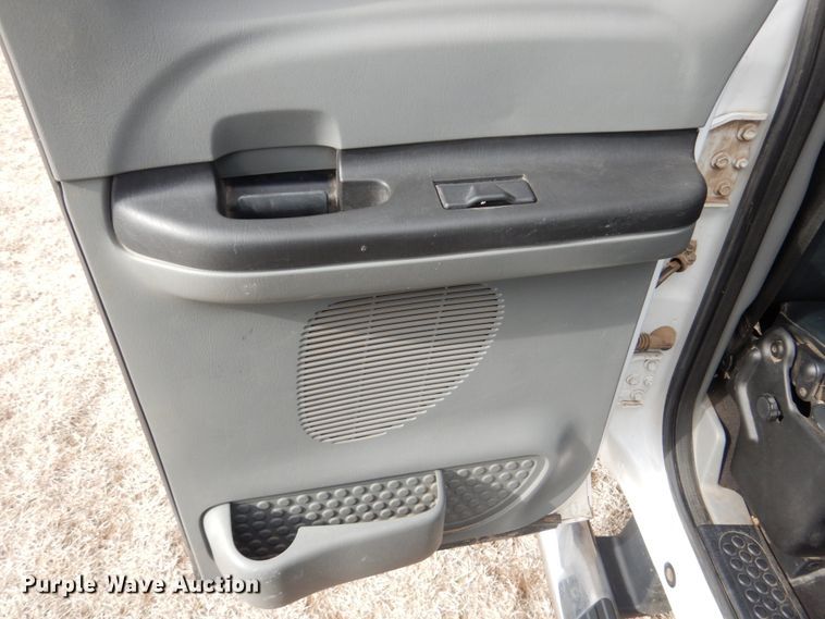 image for item DF7383 2005 Ford F250 Super Duty FX4 SuperCab pickup truck