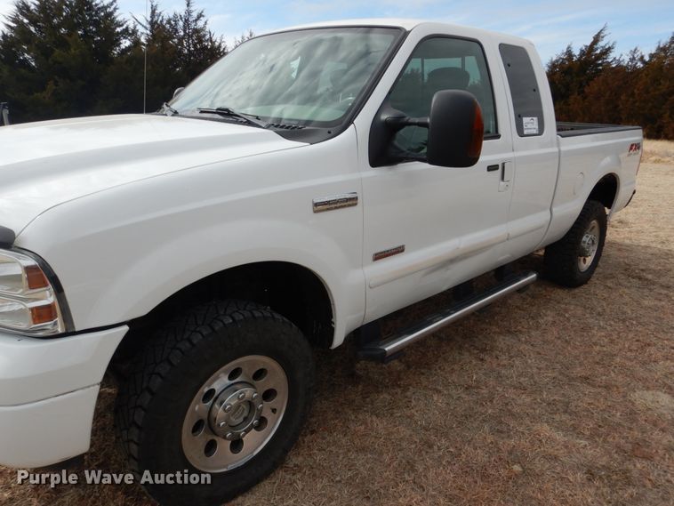 image for item DF7383 2005 Ford F250 Super Duty FX4 SuperCab pickup truck
