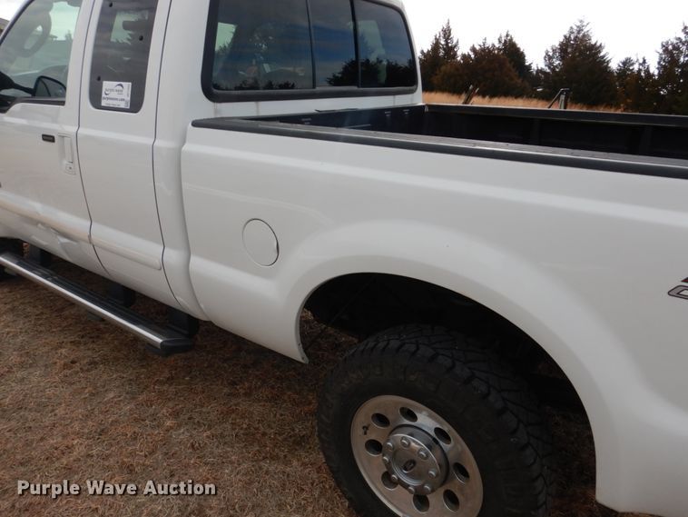 image for item DF7383 2005 Ford F250 Super Duty FX4 SuperCab pickup truck