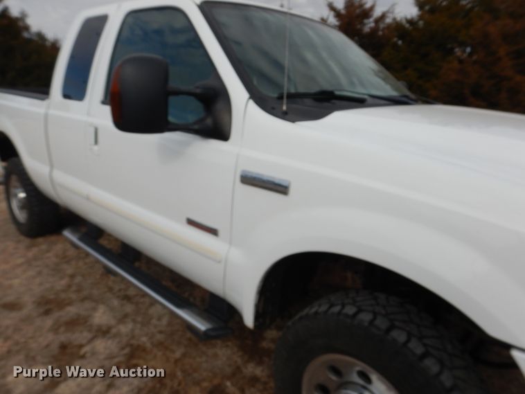 image for item DF7383 2005 Ford F250 Super Duty FX4 SuperCab pickup truck