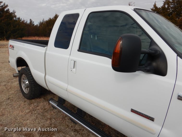 image for item DF7383 2005 Ford F250 Super Duty FX4 SuperCab pickup truck