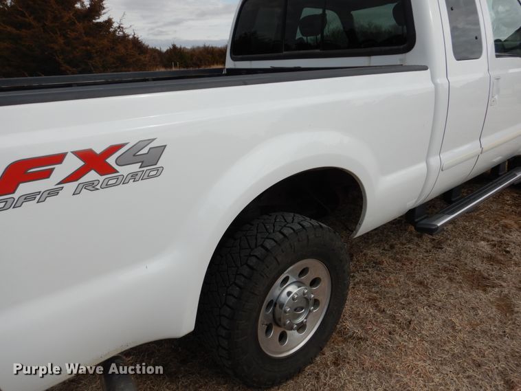 image for item DF7383 2005 Ford F250 Super Duty FX4 SuperCab pickup truck