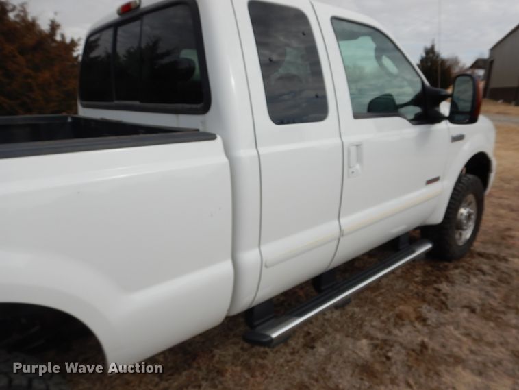 image for item DF7383 2005 Ford F250 Super Duty FX4 SuperCab pickup truck